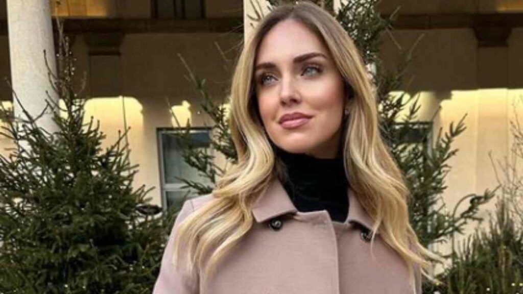 “ma-hai-dimenticato-il-vestito?”,-chiara-ferragni-esce-di-casa-in-baby-doll:-e-il-cambiamento-climatico-muto-–-foto