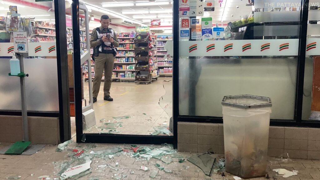 russian-man-wreaks-havoc-at-7-11-in-pattaya's-walking-street-–-the-pattaya-news
