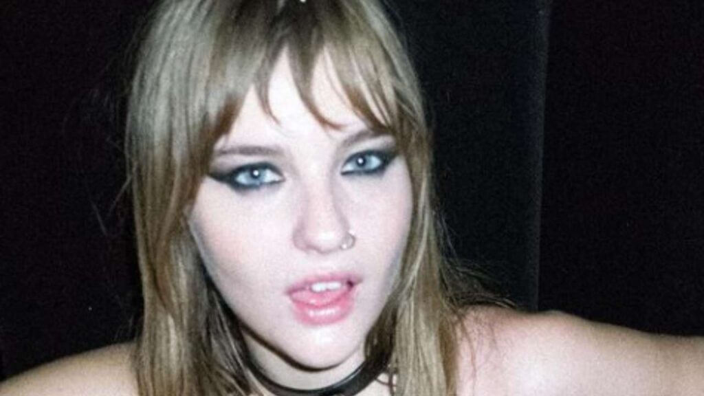 victoria-de-angelis-e-le-nozze-de-i-maneskin:-il-bacio-che-ha-scatenato-il-gossip.-flirt-segreto-tra-loro-due?-la-verita-–-foto