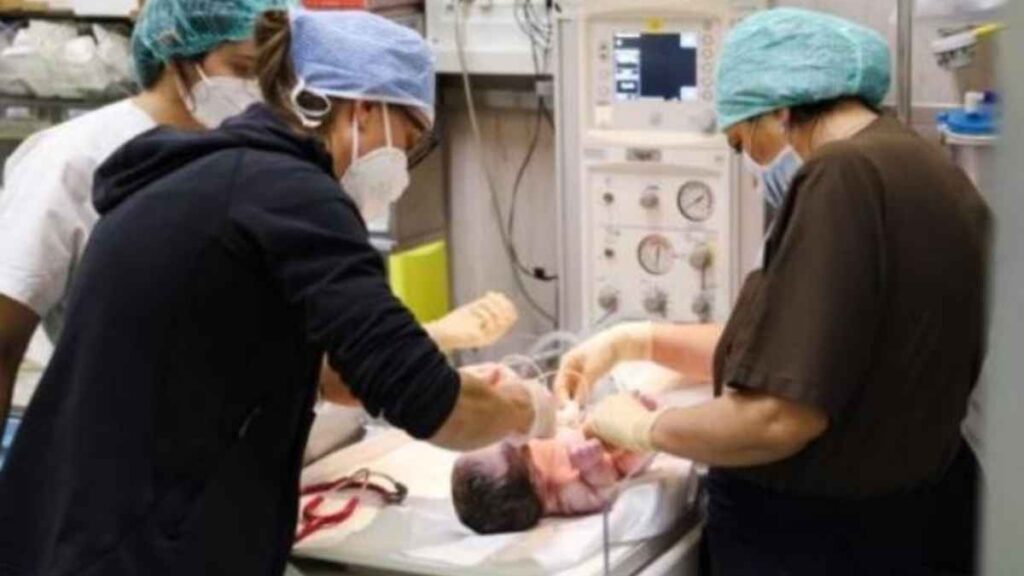 neonato-morto-soffocato:-“ho-chiesto-aiuto-3-volte,-nessuno-mi-ha-ascoltata”,-dice-la-madre