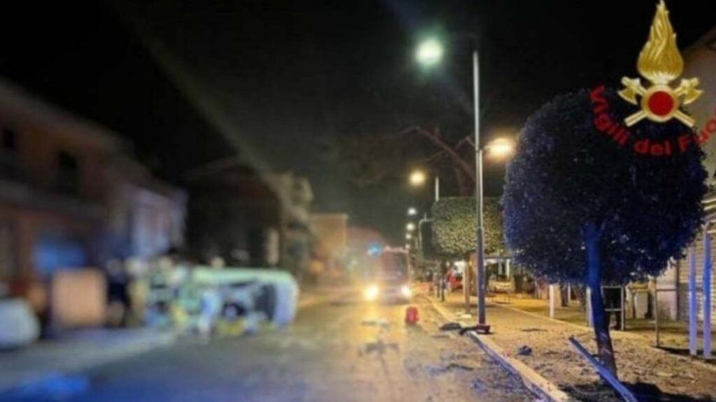 roma,-escono-in-sei-su-un'auto-omologata-per-quattro:-cinque-ragazzi-non-tornano-piu-a-casa