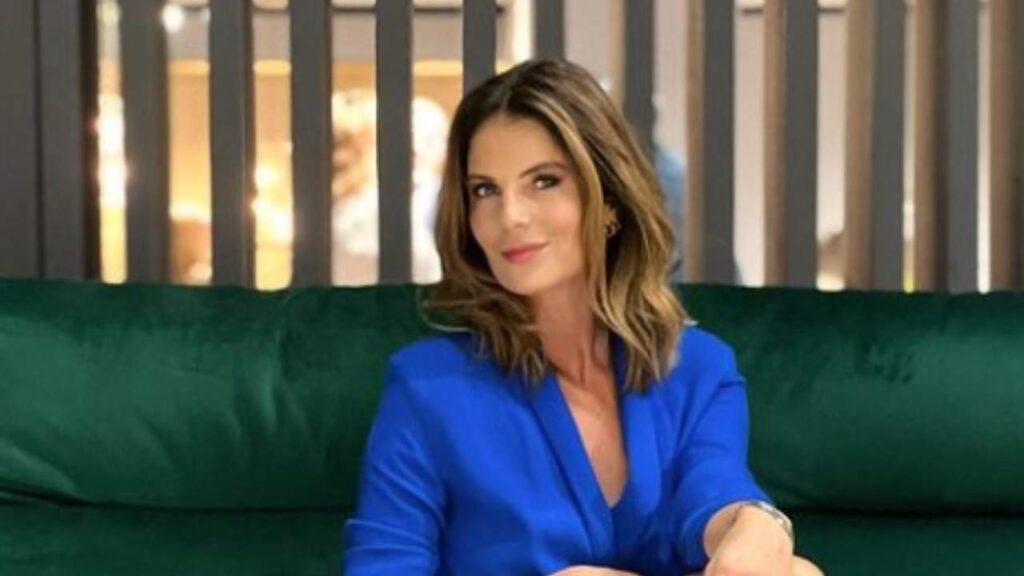 marina-la-rosa-sulla-barca-in-topless,-lo-slip-si-slaccia-proprio-in-quel-punto:-l'estate-dentro-–-foto