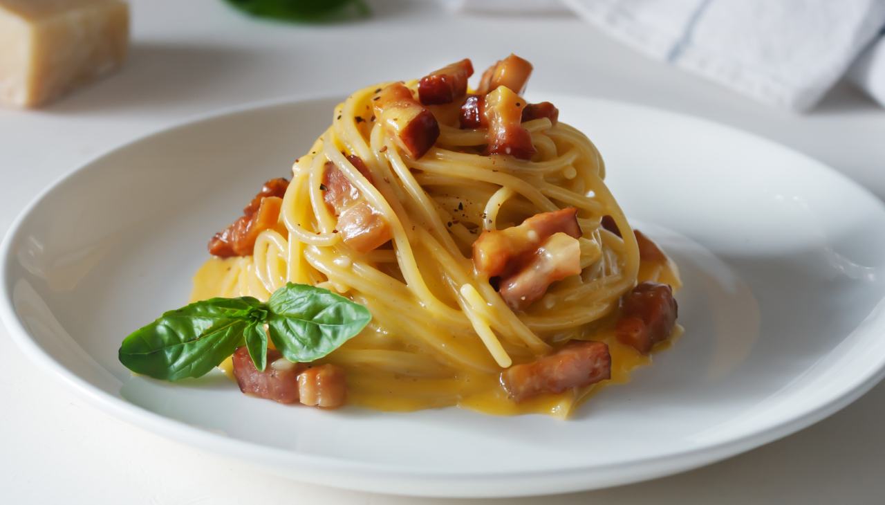 pasta-alla-carbonara:-la-ricetta-delle-peggiori-bettole-romane-–-ricettasprint.it