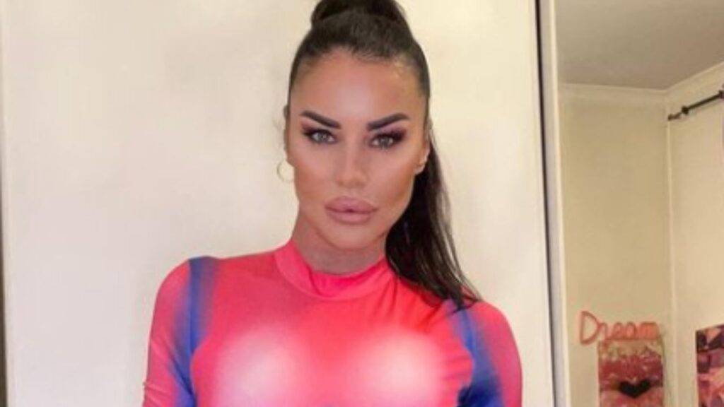 “non-ce-n'e-per-nessuna”,-antonella-mosetti-scopre-tutto-su-instagram:-che-davanzale!-potrei-dipingerti-–-foto
