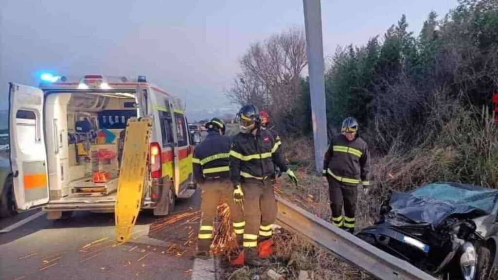 roma,-un-altro-incidente-disastroso,-5-ragazzi-soccorsi-soccorsi-in-strada