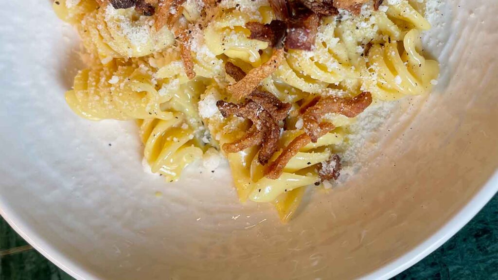 che-gioia-la-carbonara-del-nuovo-ristorante-di-terra-a-salerno