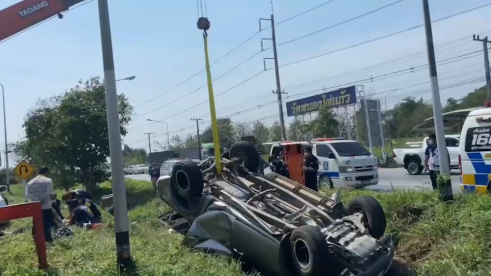 one-person-dead,-four-injured-in-chonburi-car-accident-–-the-pattaya-news