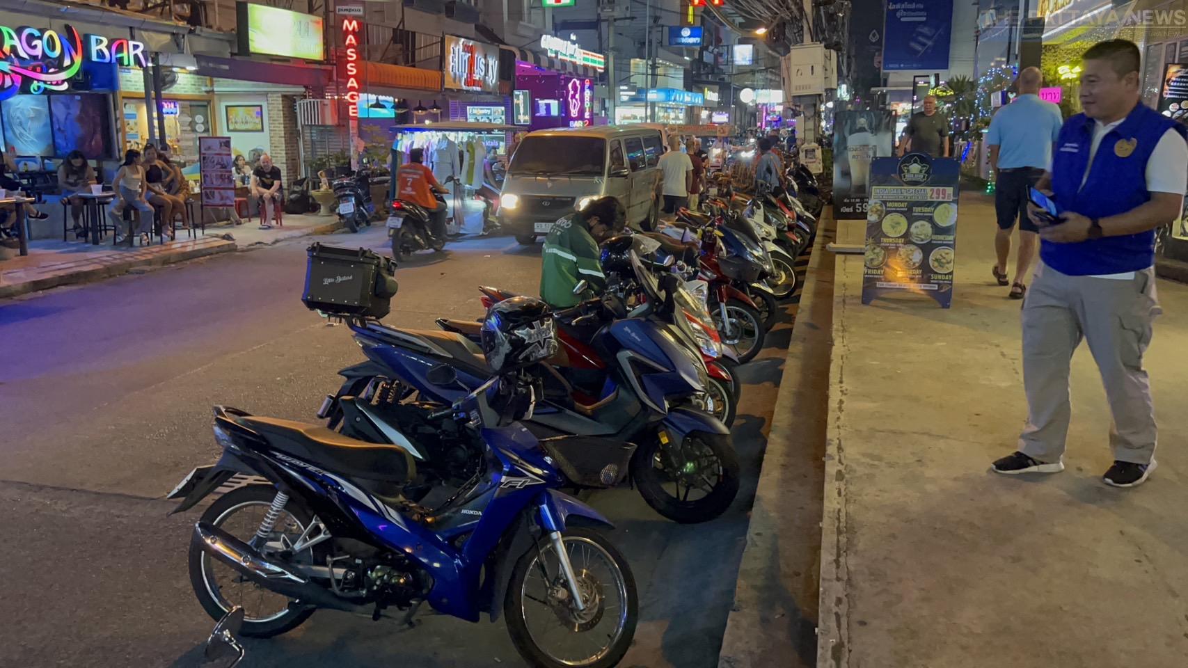 traffic-problems-continue-at-tree-town-market-on-soi-buakhao,-say-pattaya-police-–-the-pattaya-news