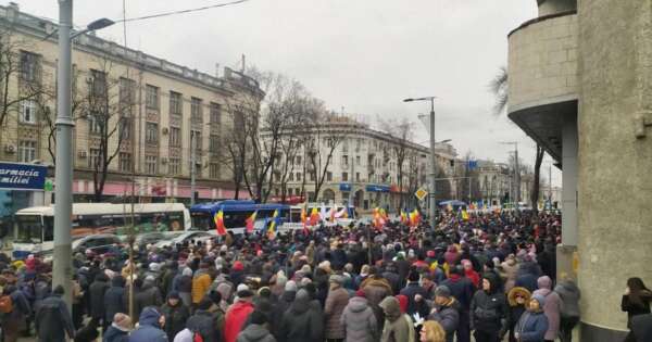 alta-tensione-in-moldavia,-filorussi-in-piazza-contro-la-presidente-sandu:-manifestanti-tentano-di-entrare-nella-sede-del-governo-–-il-riformista