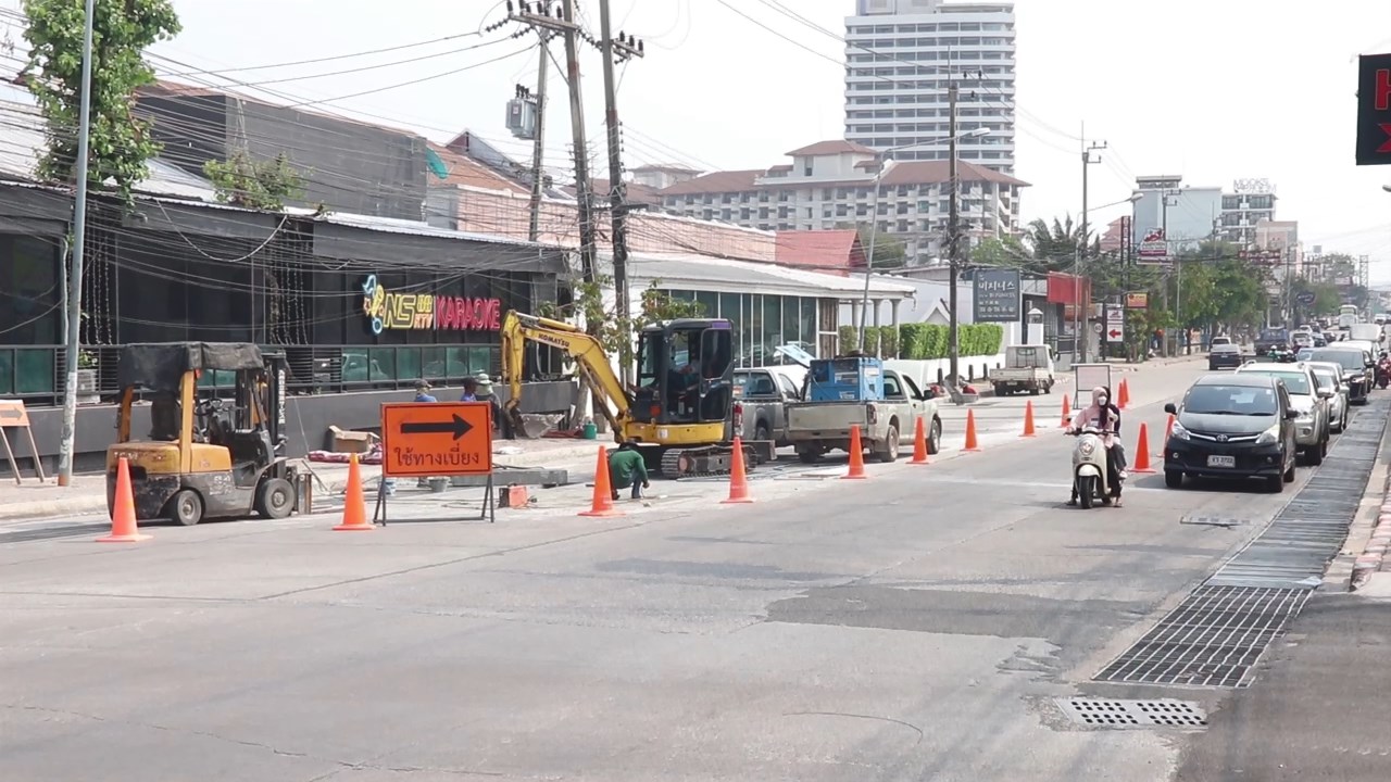 another-traffic-hindering-roadwork-fatigues-pattaya-residents-on-third-road-–-the-pattaya-news