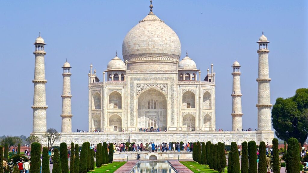 the-taj-mahal:-tourist-trap-or-set-of-the-world’s-greatest-love-story?