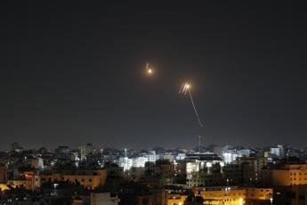 mo,-bombardamenti-israele-in-libano-e-gaza:-colpiti-siti-hamas