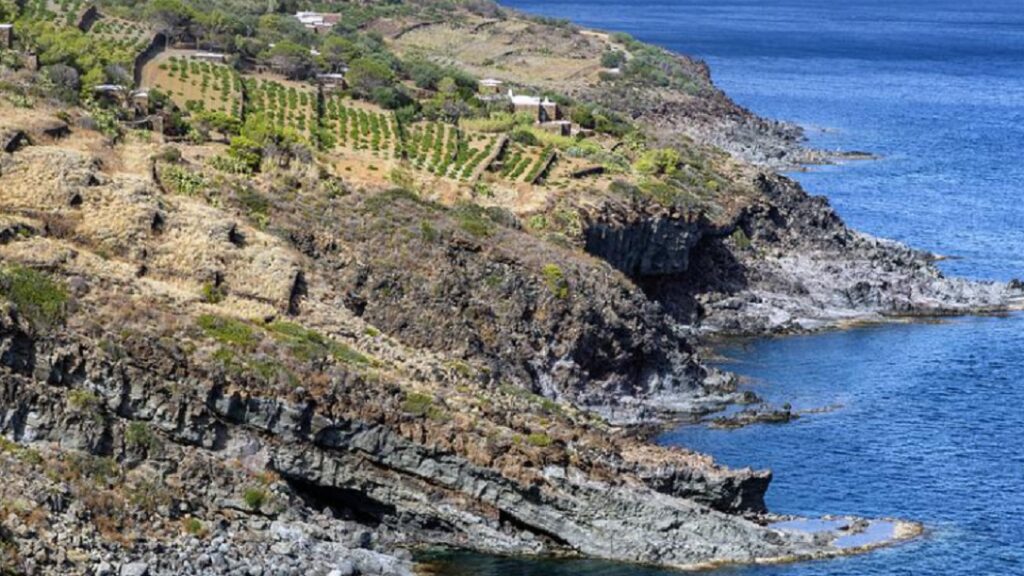 pantelleria,-un-soggiorno-nei-dammusi