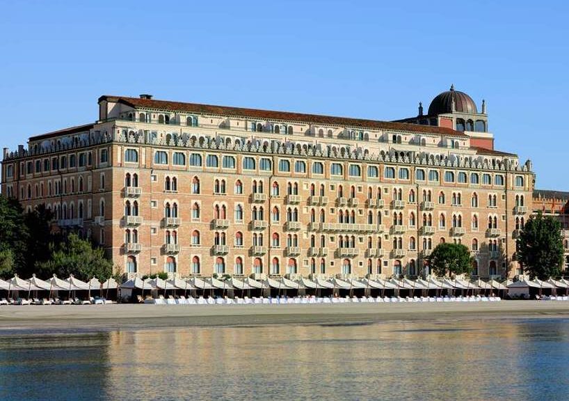 l’excelsior-di-venezia-va-agli-inglesi:-coima-vende-per-100-milioni-l’hotel-che-ospito-churchill-e-ingrid-bergman