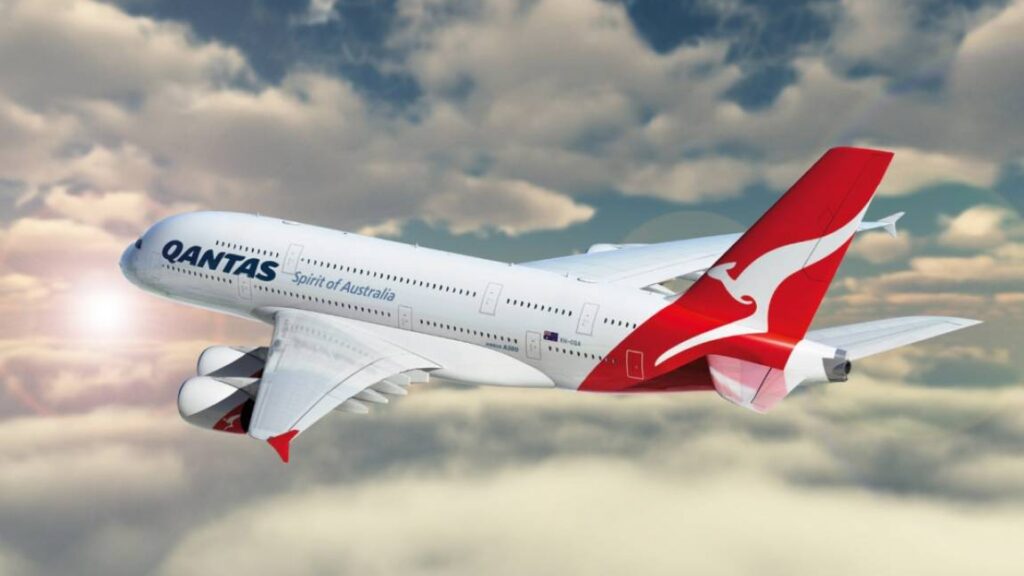 qantas-executives-tasked-with-handling-baggage
