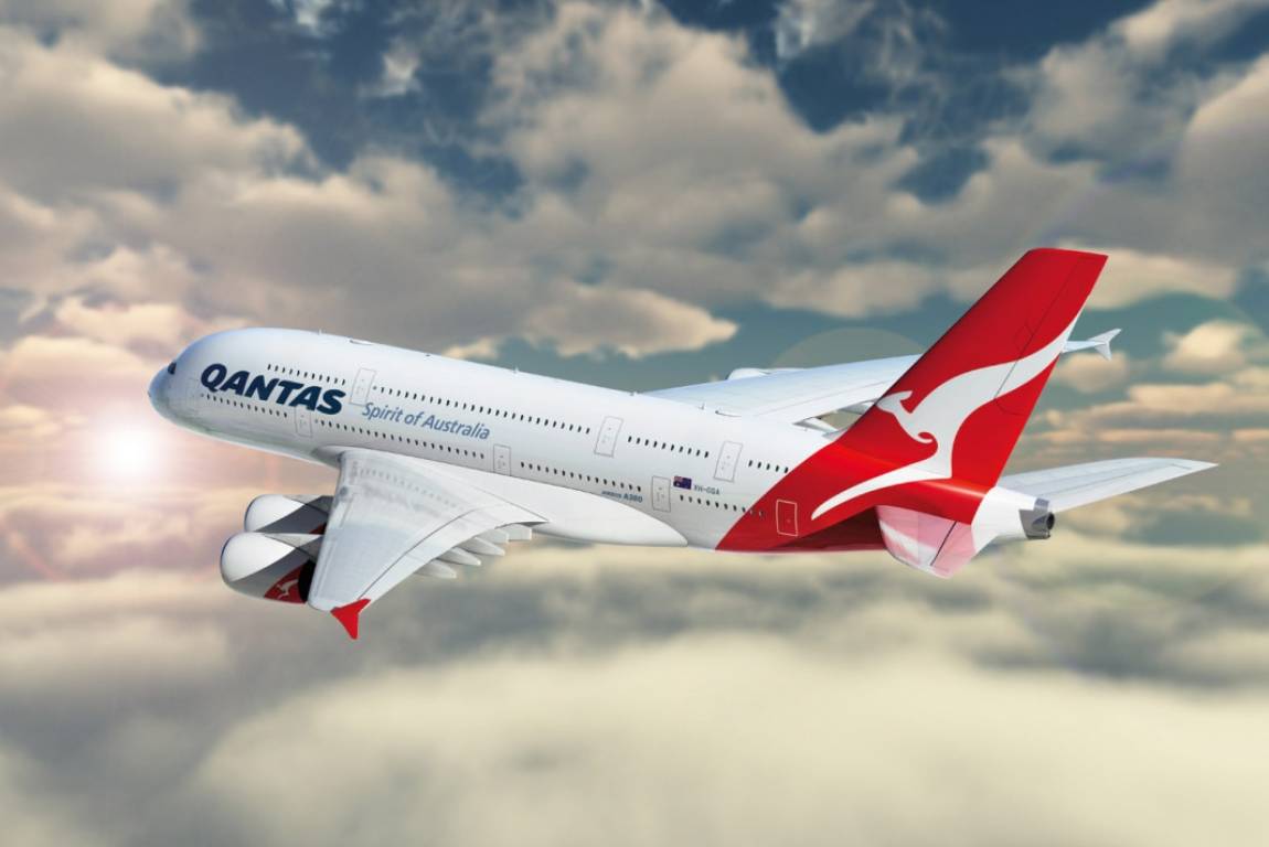 qantas-executives-tasked-with-handling-baggage