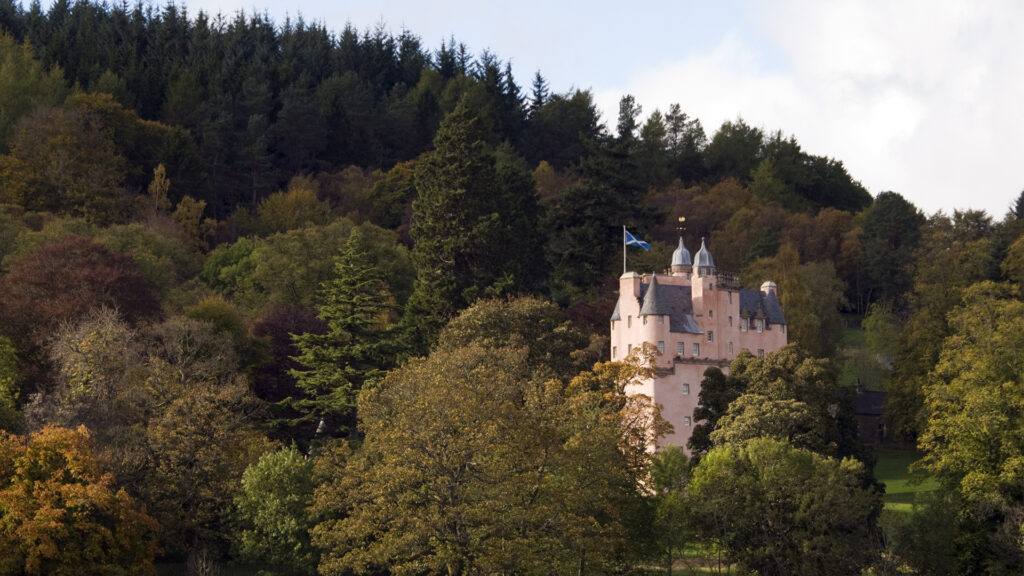 beautiful-scottish-castles-to-visit-–-and-book