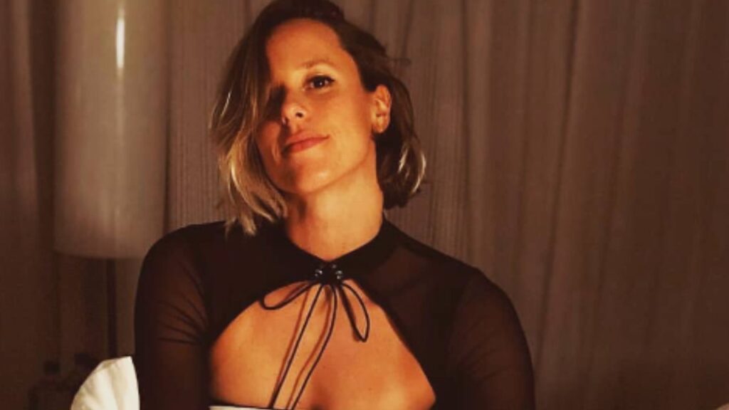 federica-pellegrini,-un-“tuffo”-nel-passato:-nuovo-ruolo-e-baci-rubati-–-foto