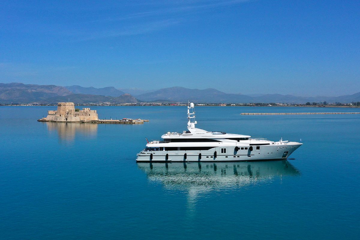 lavish,-tailored-experiences-await-you-with-emperio-yachting-alliance-–-excellence-magazine