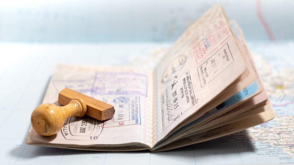 eu-split-on-visa-ban-for-russian-tourists