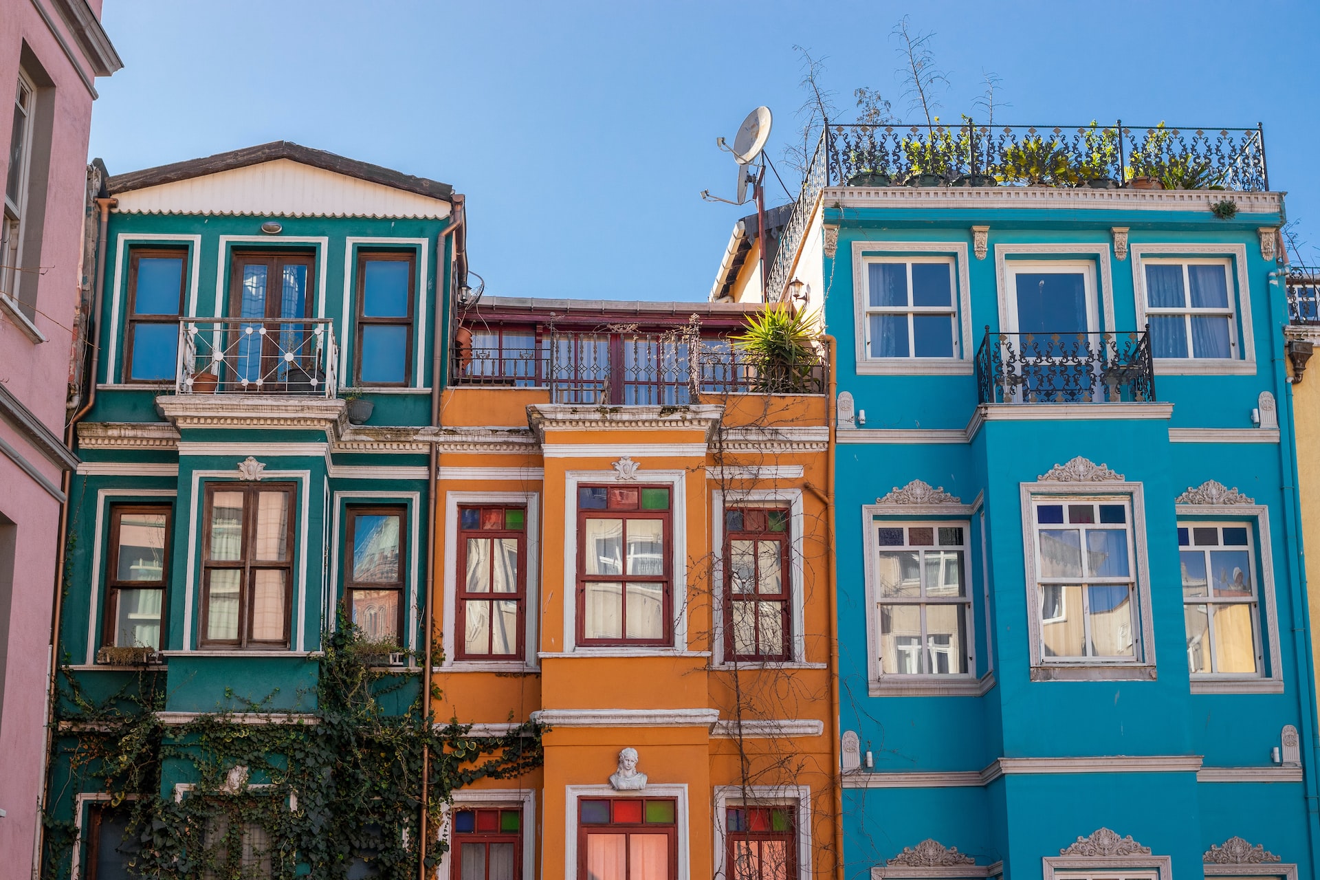luoghi-imperdibili-di-istanbul:-le-case-colorate-di-balat-|-viaggiamo