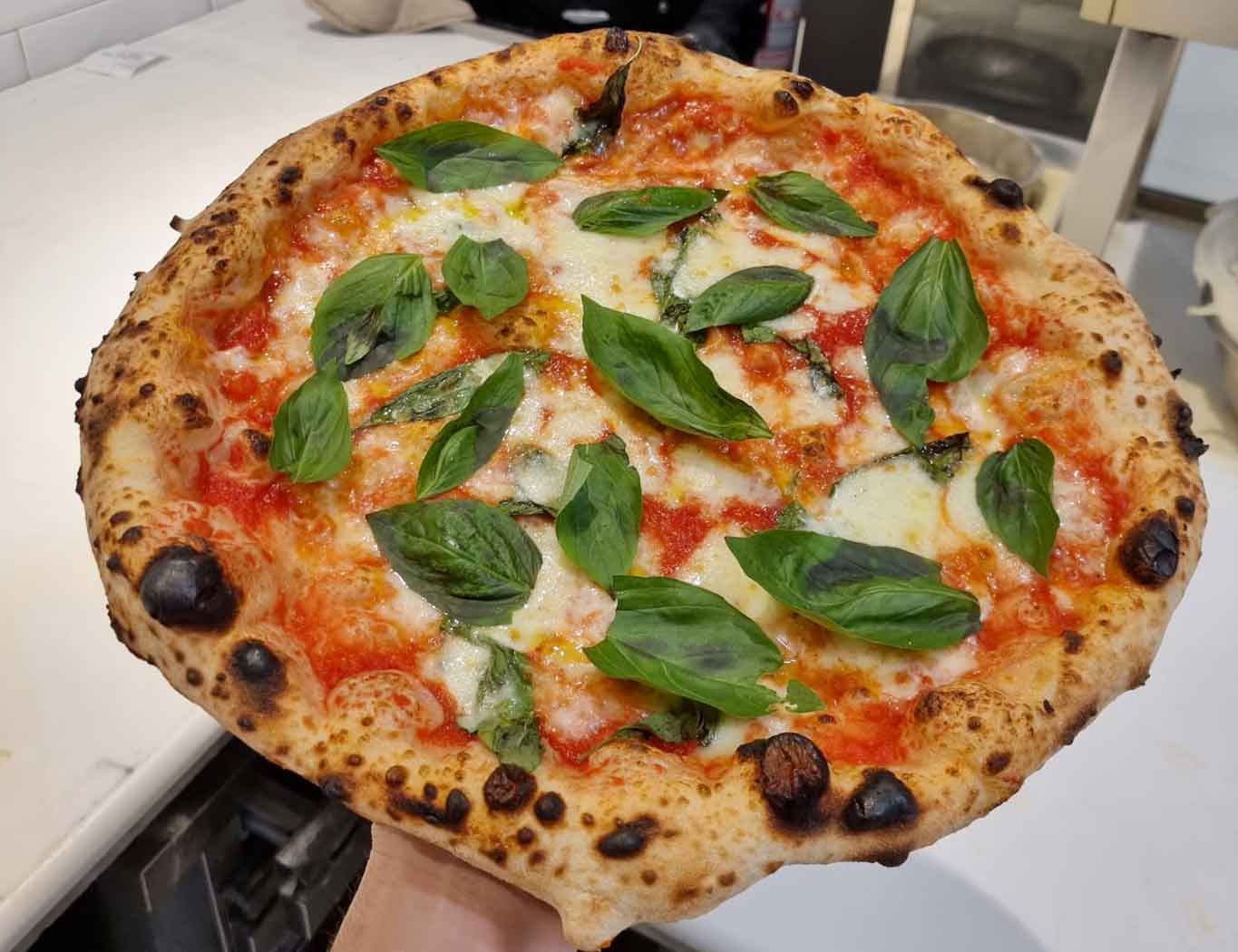 pizza-margherita-tradizionale-a-8-e,-canotto-a-6-e:-lioniello-spiega-i-prezzi