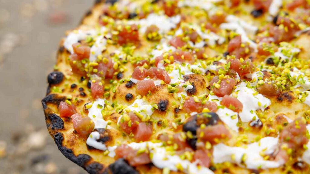 cosa-fai-se-nella-pizza-c’e-una-bestemmia-scritta-con-la-panna