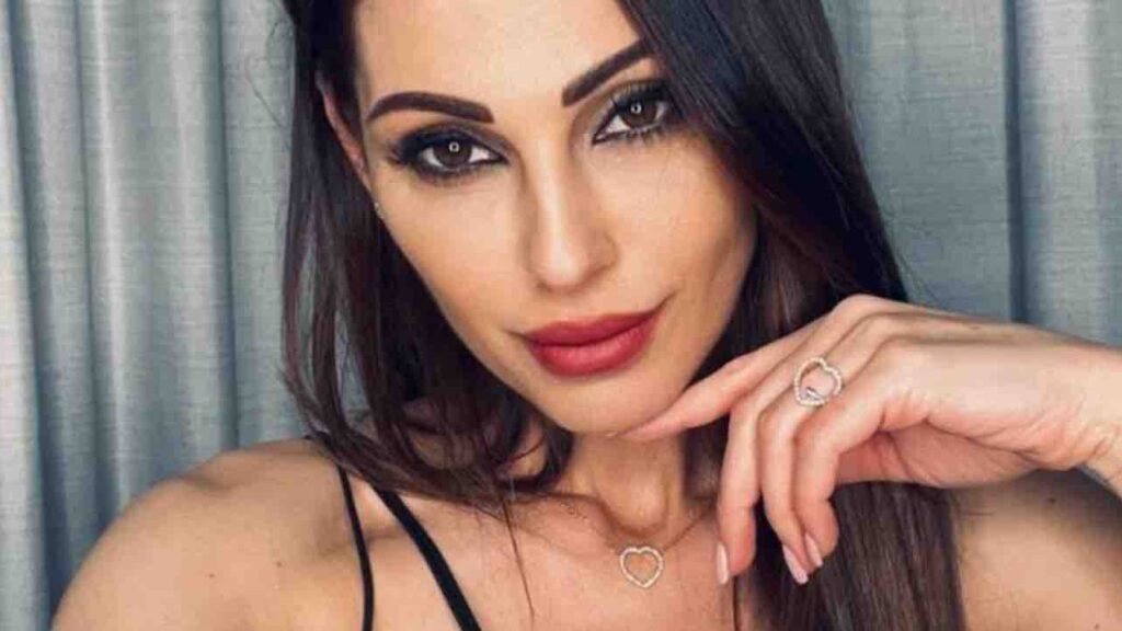 anna-tatangelo-lo-scatto-senza-trucco-e-filtri:-eccola-al-naturale-–-solonotizie24