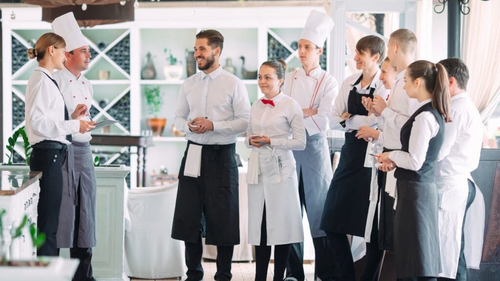 carenza-di-personale:-come-rendere-piu-attrattivo-il-lavoro-in-hotel-e-ristoranti