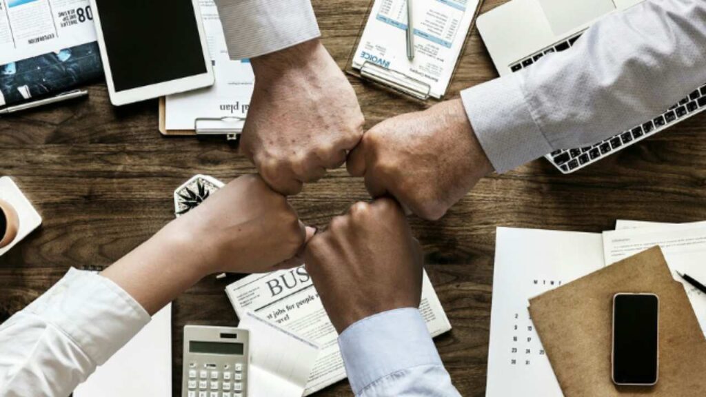 vuoi-lavorare-solo-4-giorni-a-settimana?-devi-farti-assumere-qui