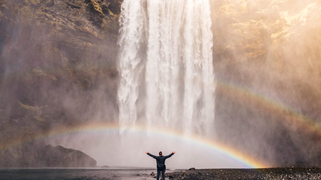 magnifiche-cascate-in-islanda:-lo-spettacolo-della-natura-|-viaggiamo