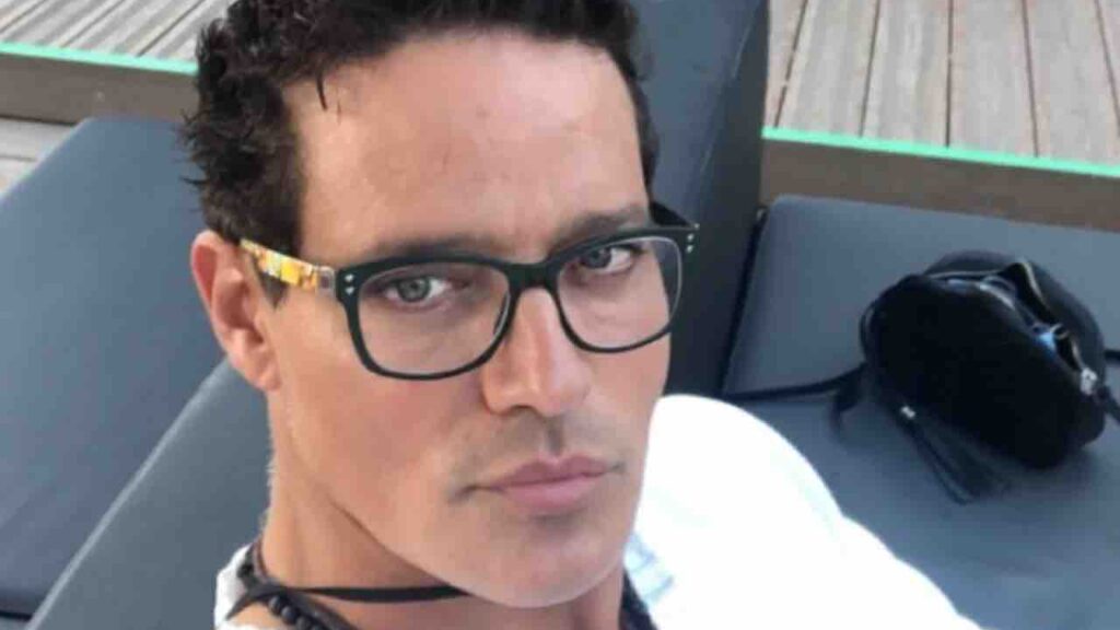 gabriel-garko-si-sveglia-cosi,-pettorali-in-bella-vista-e-bellezza-mozzafiato:-lo-scatto-conquista-tutti-–-solonotizie24