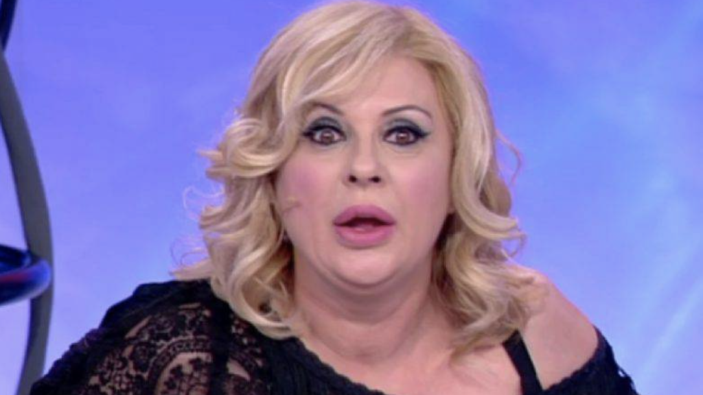 terremoto-uomini-e-donne,-pinuccia-denuncia-il-programma.-maria-de-filippi-chiede-aiuto-a-gemma