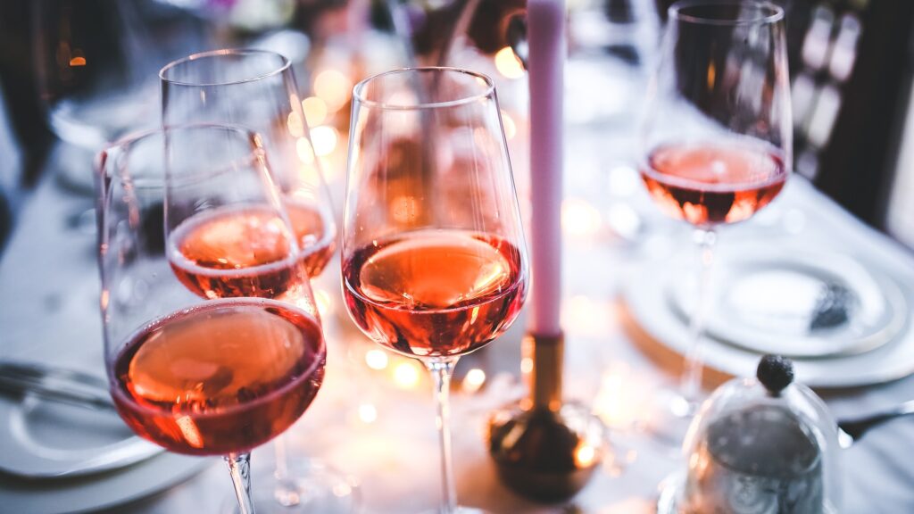 wine:-italians-like-to-drink-in-luxury-at-the-restaurant
