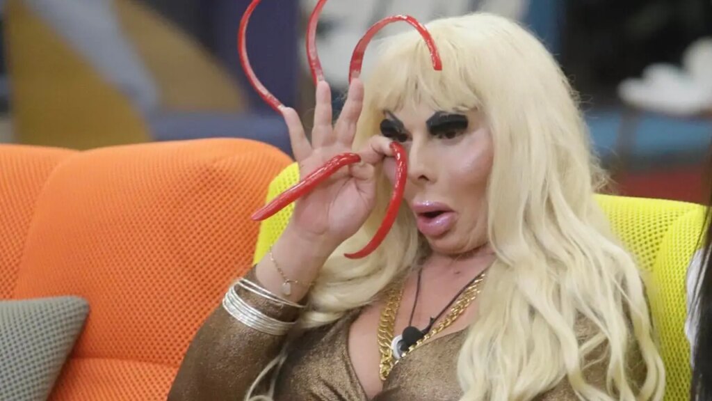 gf-vip-oscura-la-diretta,-elenoire-ferruzzi-lascia-la-casa-urlando-parolacce-contro-gli-autori.-cos'e-successo