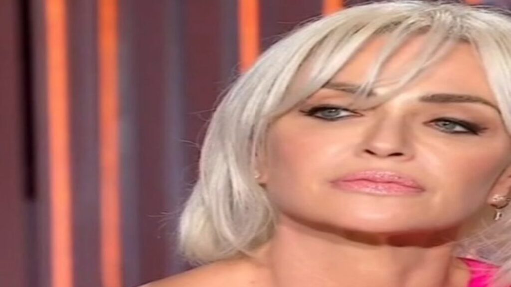 paola-barale-lascia-tutti-di-stucco:-l'ha-fatto-in-diretta-nazionale