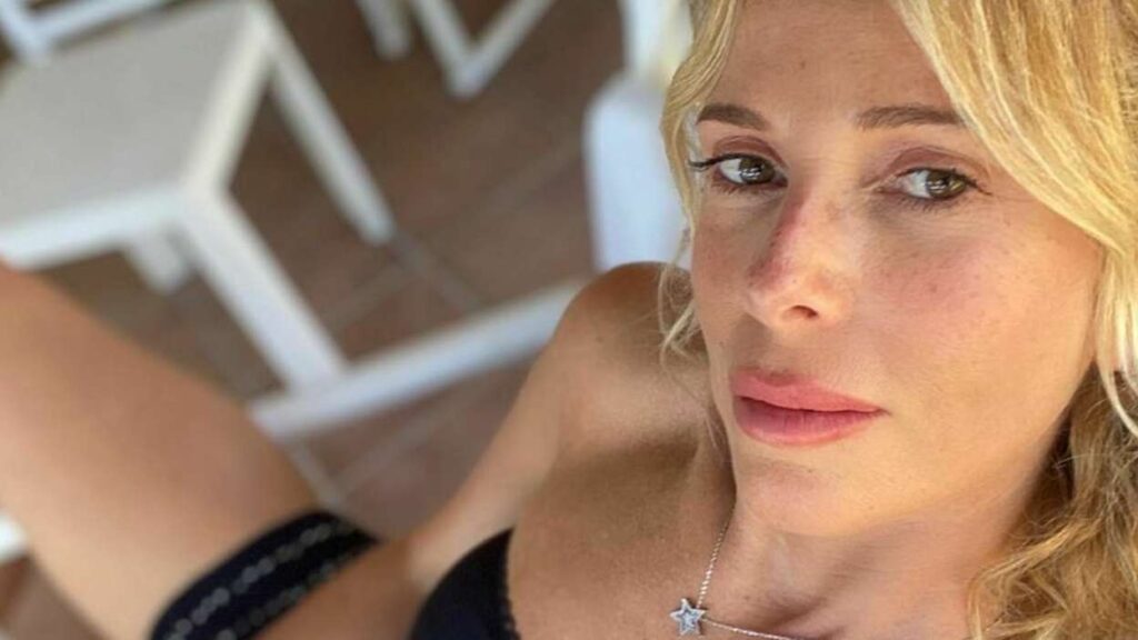 alessia-marcuzzi-compie-50-anni-e-si-mostra-cosi:-l'outfit-del-suo-party-|-bellissima-–-solonotizie24