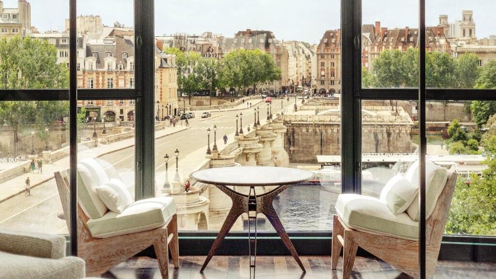 louis-vuitton-debuts-in-paris-with-the-brand's-first-hotel