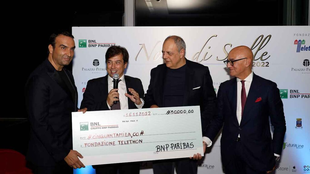 notte-di-stelle-a-palazzo-petrucci-dona-50-mila-euro-a-telethon