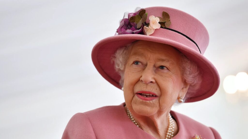 regina-elisabetta-ii,-a-chi-andranno-i-suoi-gioielli?-spunta-il-nome-dell'erede-(e-non-e-carlo)-–-solonotizie24