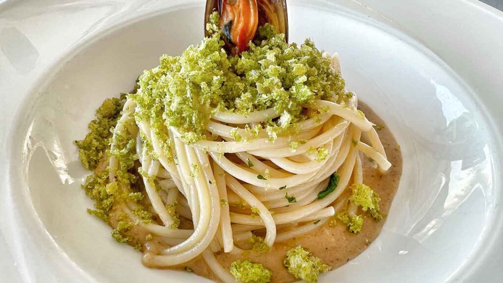 spaghetti-con-le-cozze,-la-ricetta-e-super-cremosa-con-la-patata