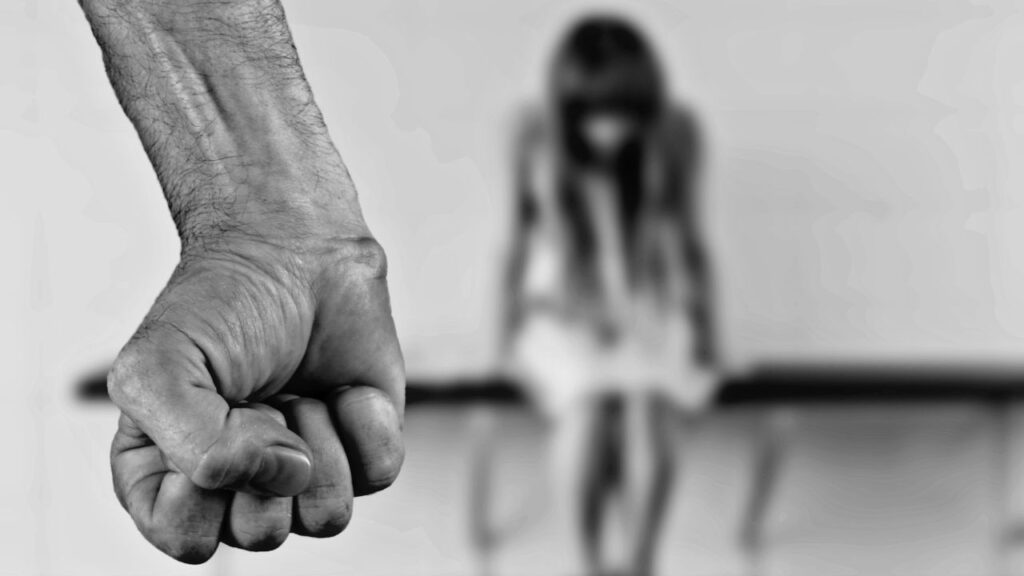 figlio-e-moglie-torturati-per-anni.-il-racconto-della-donna