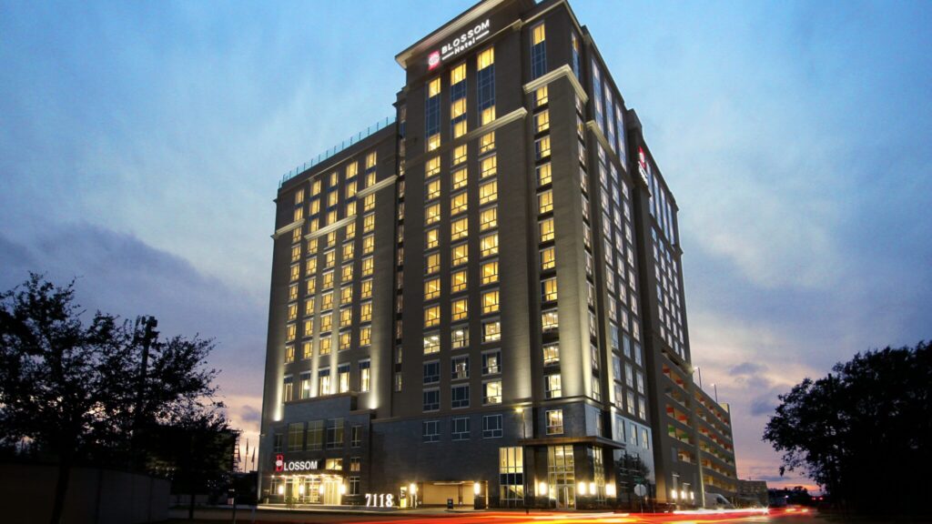 winter-wonders:-blossom-hotel-houston-invites-guests-to-get-into-the-swing-of-the-season-with-a-new-stay-offer