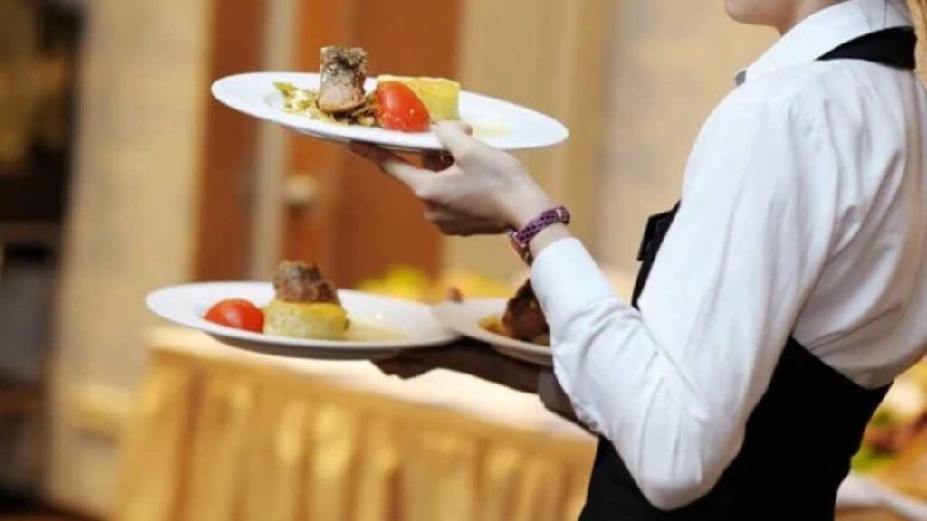 il-giovane-chef-manda-via-dei-clienti-ricchi-dal-suo-ristorante:-“hanno-umiliato-la-cameriera”
