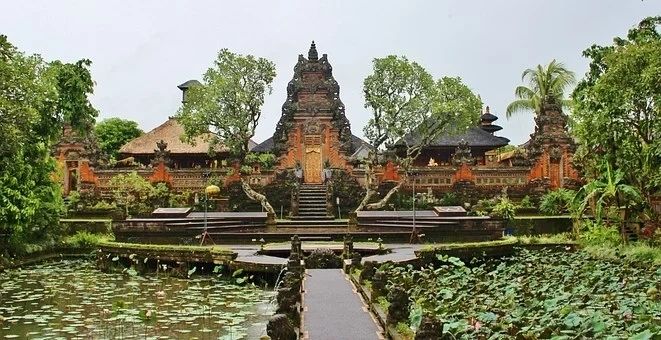 bali’s-sex-ban-outside-marriage-won’t-affect-tourism-officials-say